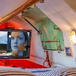Polarstern - Unique Boatstay! Ботель *
