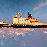 Polarstern - Unique Boatstay! Ботель *