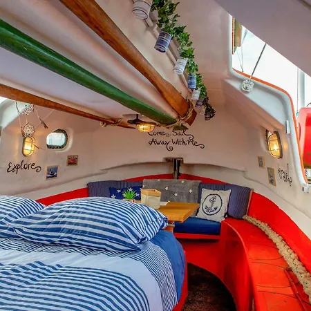 Polarstern - Unique Boatstay! Bateau-hôtel Monnickendam