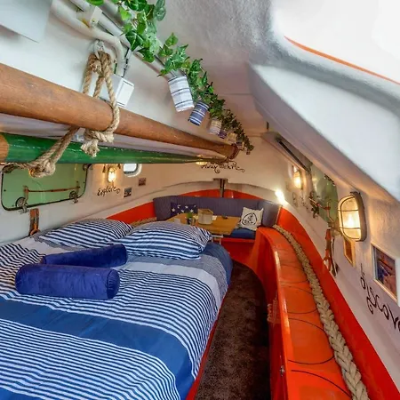 Polarstern - Unique Boatstay! Bateau-hôtel Monnickendam