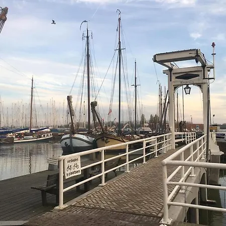 Polarstern - Unique Boatstay!