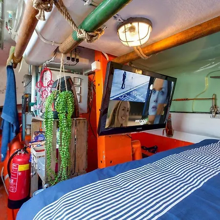 Polarstern - Unique Boatstay!
