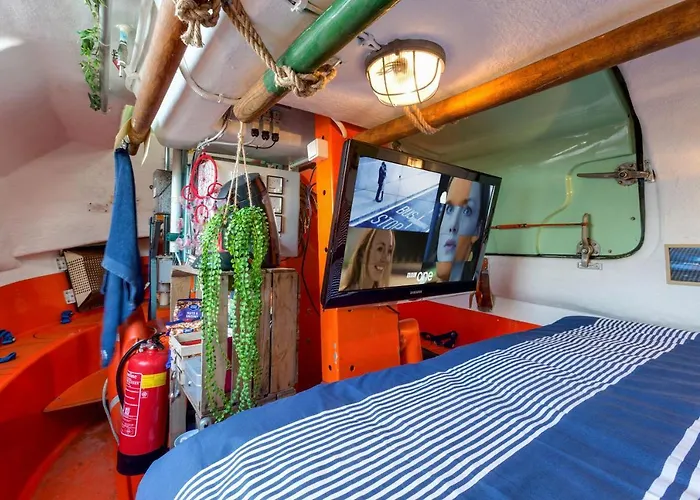 Polarstern - Unique Boatstay!