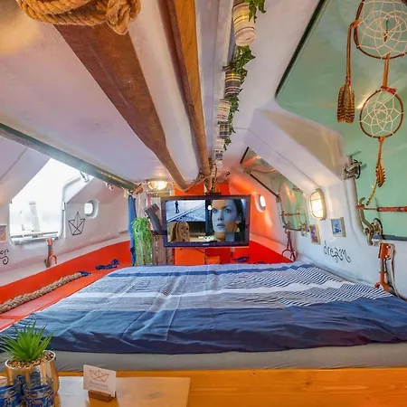 Polarstern - Unique Boatstay! بوتيل
