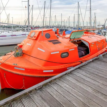 Polarstern - Unique Boatstay! بوتيل *