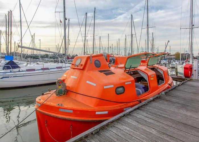船屋 Polarstern - Unique Boatstay!