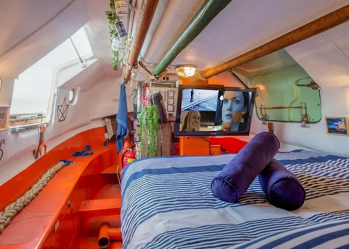 Polarstern - Unique Boatstay! *