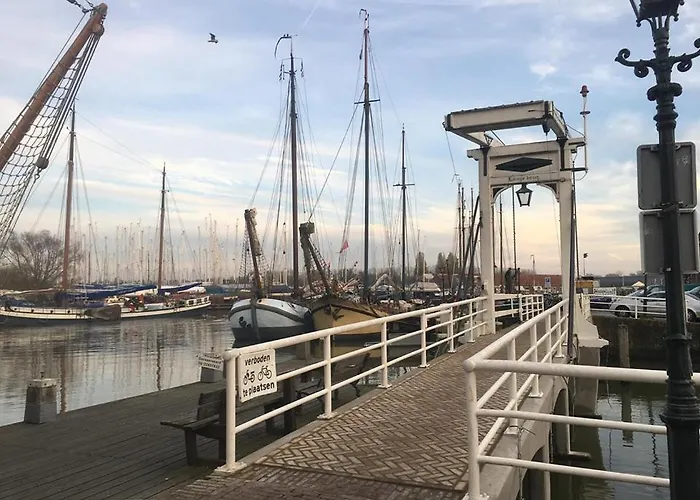 Polarstern - Unique Boatstay!