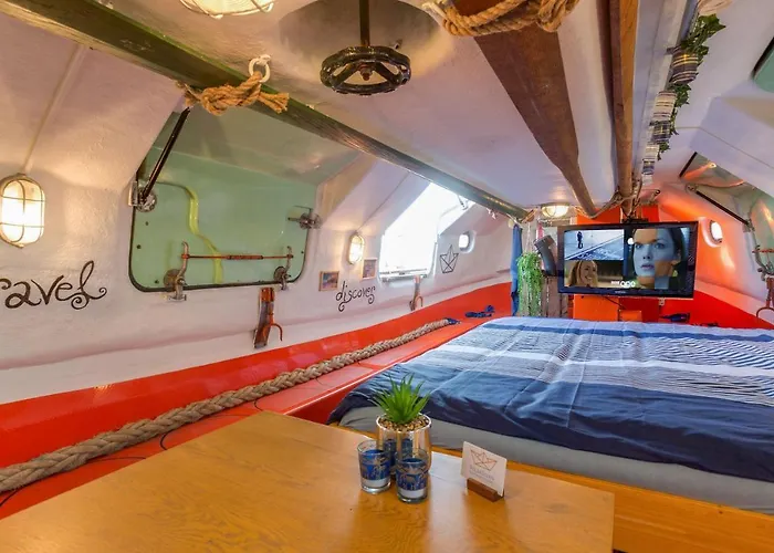 船屋 Polarstern - Unique Boatstay! *