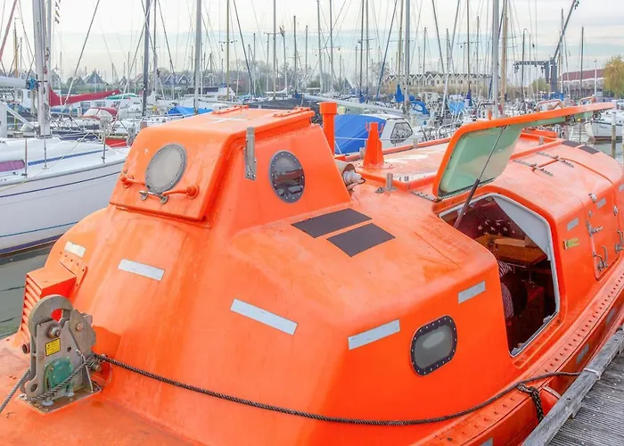船屋 Polarstern - Unique Boatstay!